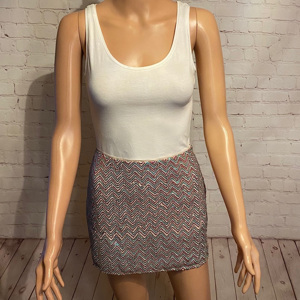 Ella Mose size 2 blue tan & pink sequined skirt